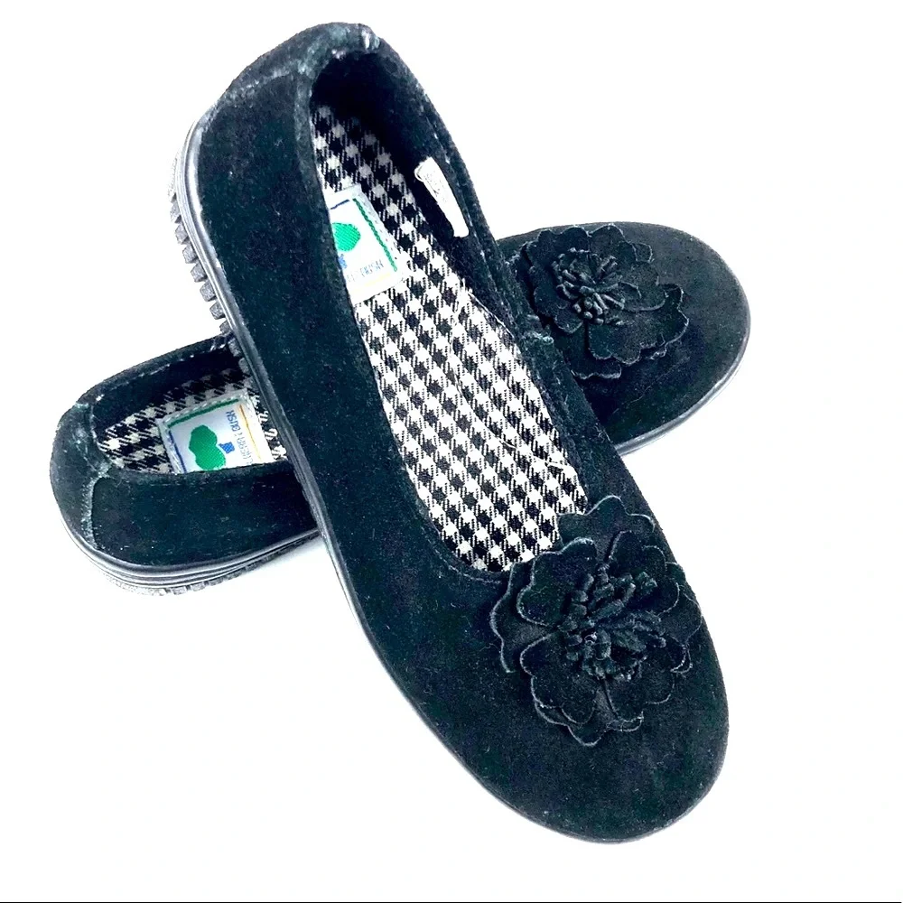 Mulberribush Girls Black Suede Flats Size 2